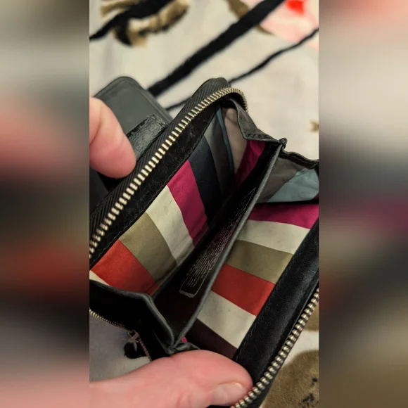 Vintage older style Coach wallet - Picture 5 of 7